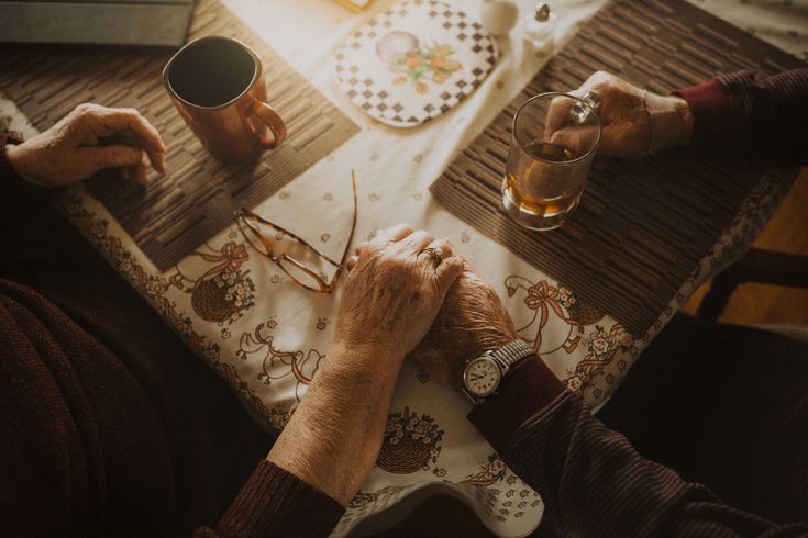 10 otázok, ktoré by ste mali položiť starým rodičom